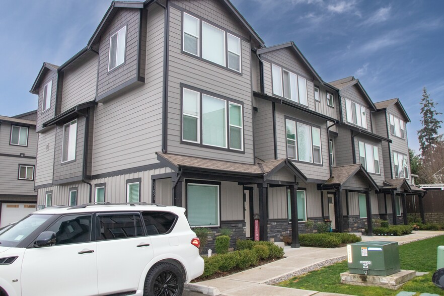 17825 22nd Ave E, Tacoma, WA à vendre - Photo du bâtiment - Image 2 de 11