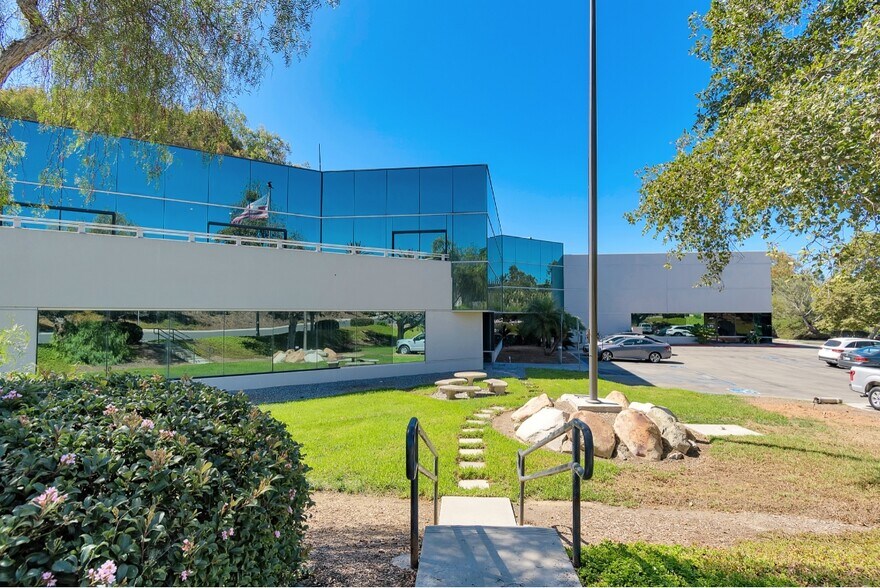 5816 Dryden Pl, Carlsbad, CA à vendre - Photo du bâtiment - Image 3 de 30