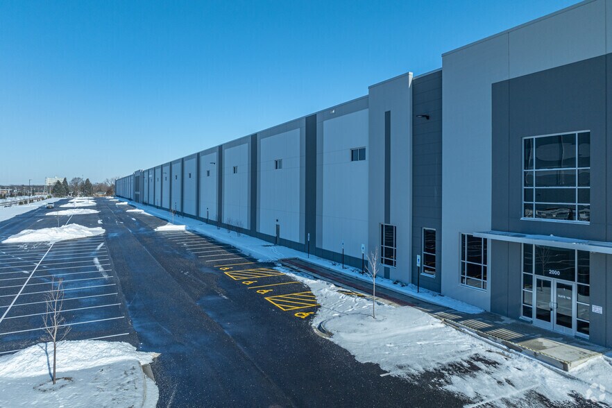 2000 S Rowell Ave, Joliet, IL à louer - Photo du bâtiment - Image 2 de 5