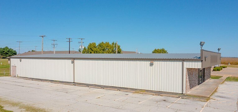 1111 N Cole St, Bushnell, IL à vendre - Photo du bâtiment - Image 3 de 3