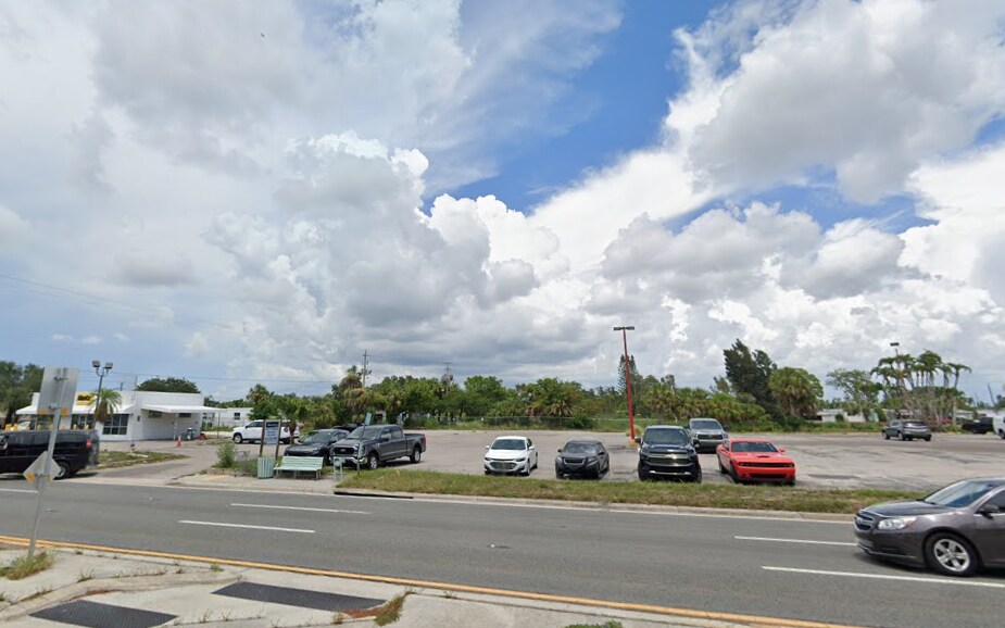 5051 14th St W, Bradenton, FL à louer - Photo du bâtiment - Image 1 de 1