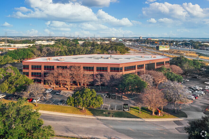 11550 W IH-10, San Antonio, TX à louer - Photo du bâtiment - Image 1 de 31