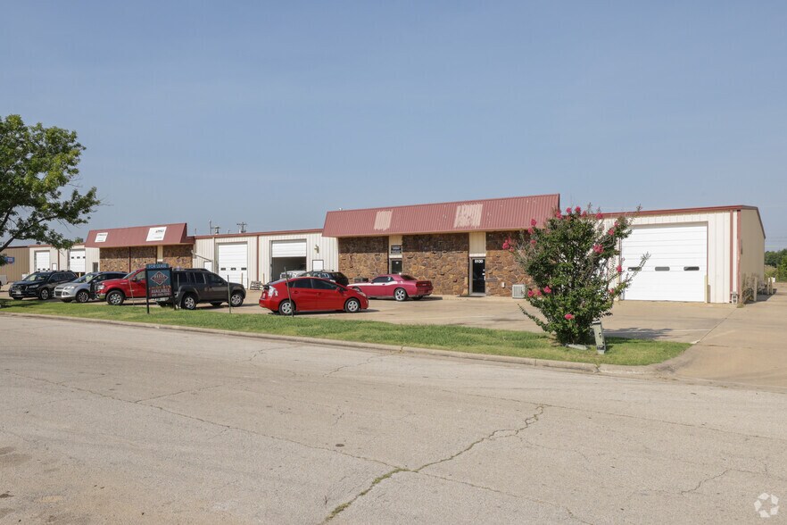 5130-5159 S 94th East Ave, Tulsa, OK à louer - Photo du bâtiment - Image 2 de 9