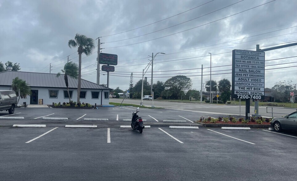 7200-7240 S US Highway 1, Port Saint Lucie, FL à vendre - Photo du bâtiment - Image 2 de 6