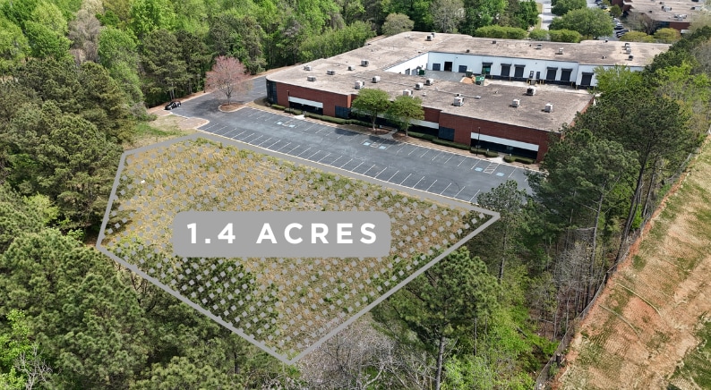 5240 Snapfinger Park Dr, Lithonia, GA for lease Primary Photo- Image 1 of 14