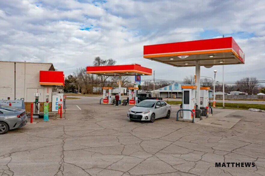 606 N Main St, North Webster, IN à vendre - Photo du bâtiment - Image 2 de 3