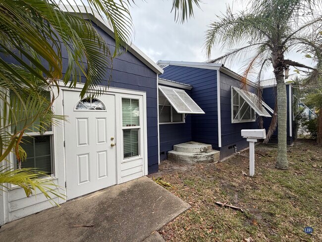 More details for 141 N Orlando Ave, Cocoa Beach, FL - Retail for Sale