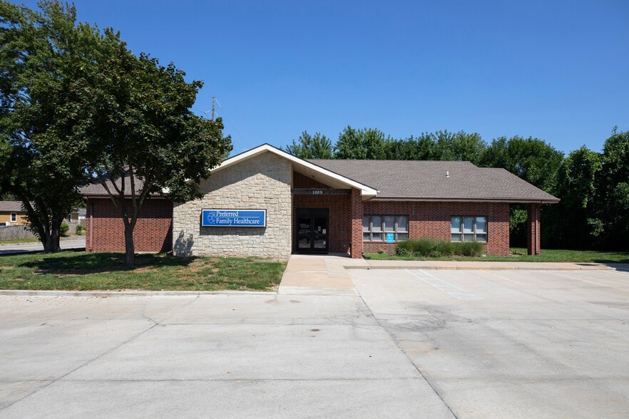 1009 E Old 56 Hwy, Olathe, KS for sale - Building Photo - Image 1 of 3