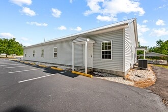 22114 Carters Gate Rd, Ruther Glen, VA for lease Interior Photo- Image 2 of 7