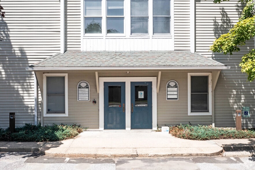 871 Ethan Allen Hwy, Ridgefield, CT for sale - Building Photo - Image 3 of 5