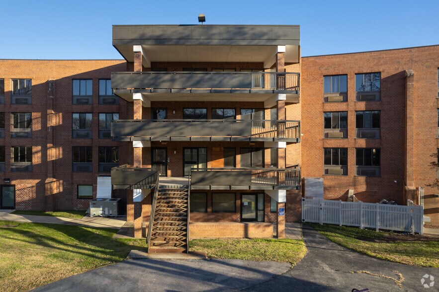 5201 Old York Rd, Philadelphia, PA à louer - Photo du bâtiment - Image 3 de 5