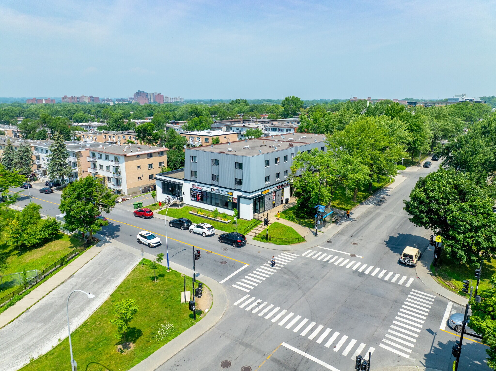 6263-6269 Boul Maurice-Duplessis, Montréal, QC for sale Primary Photo- Image 1 of 1