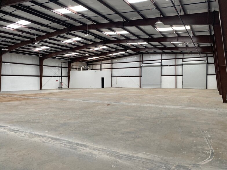 2220 W Fillmore St, Phoenix, AZ for lease - Interior Photo - Image 2 of 3