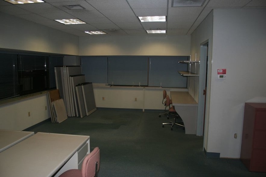 35 Pearl St, New Britain, CT for lease - Interior Photo - Image 3 of 8