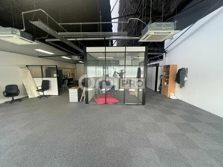 Flex in Caluire-et-Cuire for lease - Interior Photo - Image 2 of 17