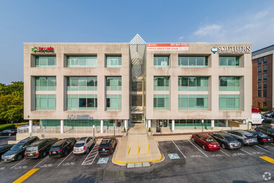 9658 Baltimore Ave, College Park, MD à louer - Photo du bâtiment - Image 2 de 4