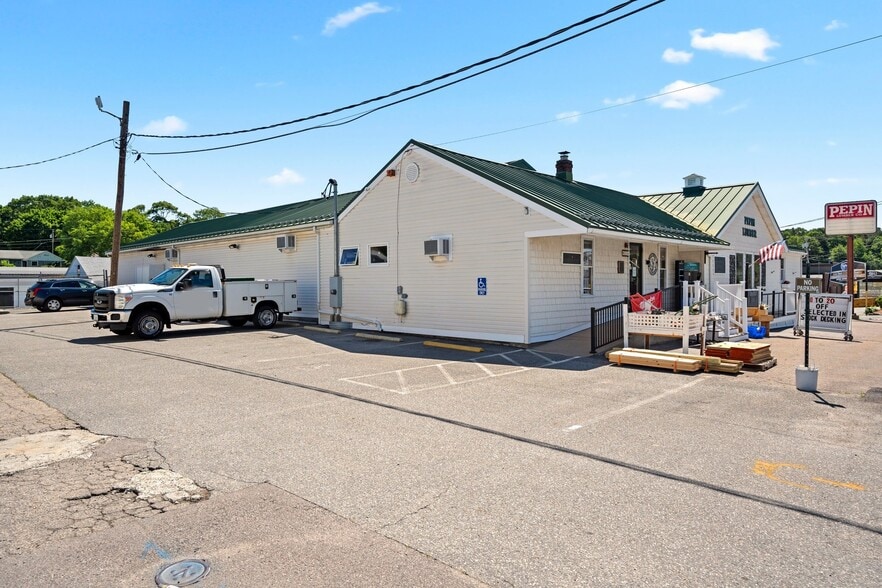 830 Cumberland Hill Rd, Woonsocket, RI for sale - Building Photo - Image 2 of 12