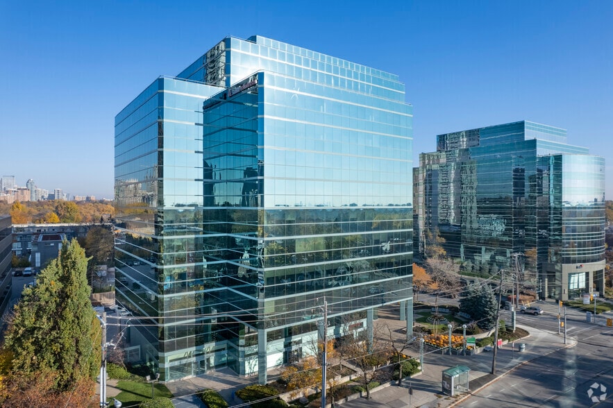 100 Sheppard Ave E, Toronto, ON à louer - Photo du bâtiment - Image 2 de 4