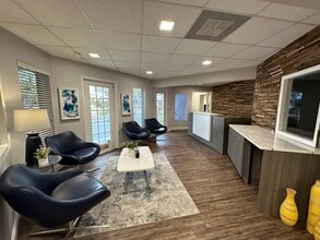 5721 4th St N, Saint Petersburg, FL for lease Building Photo- Image 1 of 8