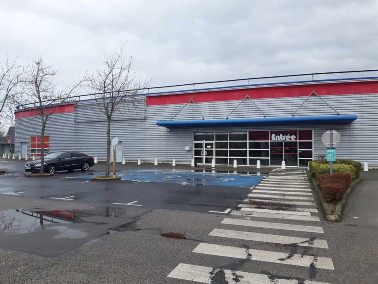 Commerce de détail dans Maurepas à louer Photo du bâtiment- Image 1 de 7