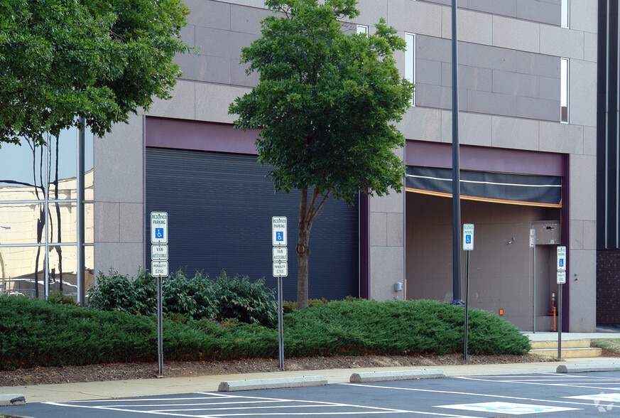 500 W 5th St, Winston-Salem, NC for lease - Building Photo - Image 2 of 9