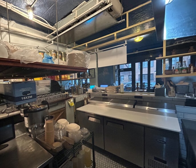 110-112 St Marks Pl, New York, NY for lease - Building Photo - Image 3 of 4