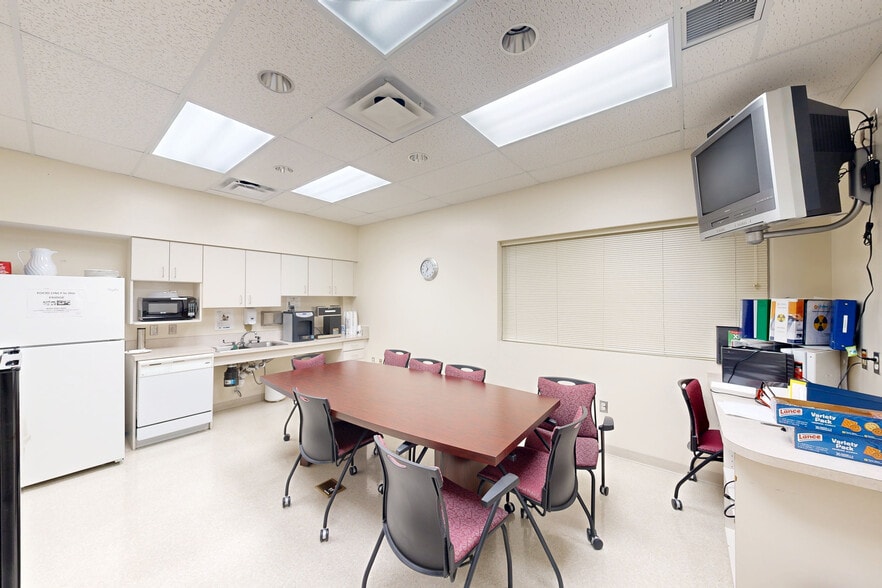 7272 N Shepherd Dr, Houston, TX for lease - Matterport 3D Scan - Image 2 of 22