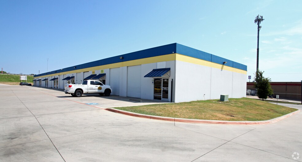 8901 West Fwy, Fort Worth, TX à louer - Photo du bâtiment - Image 3 de 4