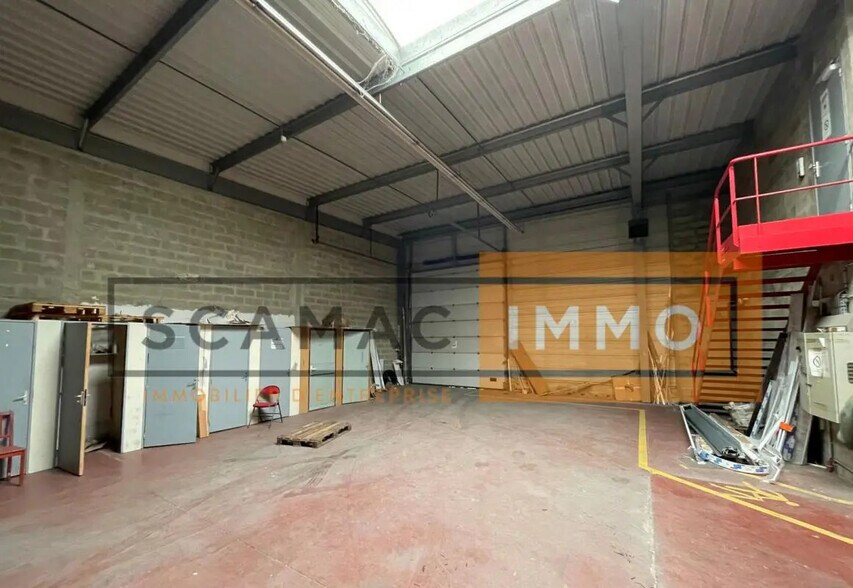 Office in Noisiel for lease - Building Photo - Image 3 of 13