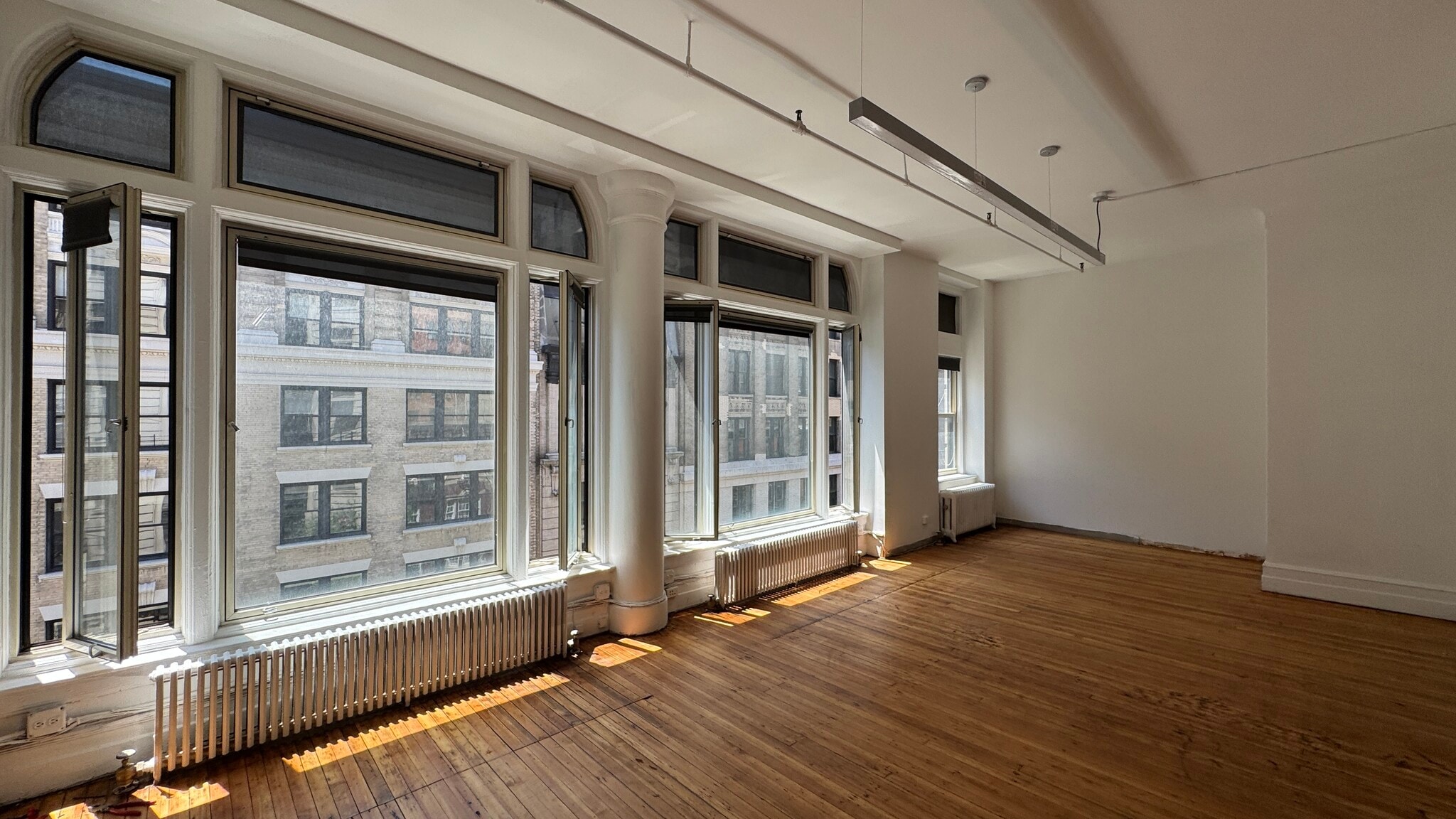 25 E 21st St, New York, NY for lease Interior Photo- Image 1 of 9