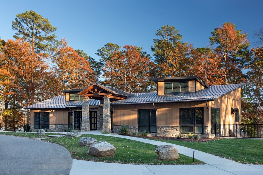 14701 Village Square Pl, Midlothian, VA for lease - Building Photo - Image 1 of 4