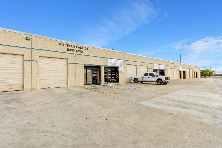 5008-5030 Service Center Dr, San Antonio, TX à louer - Photo du bâtiment - Image 3 de 13