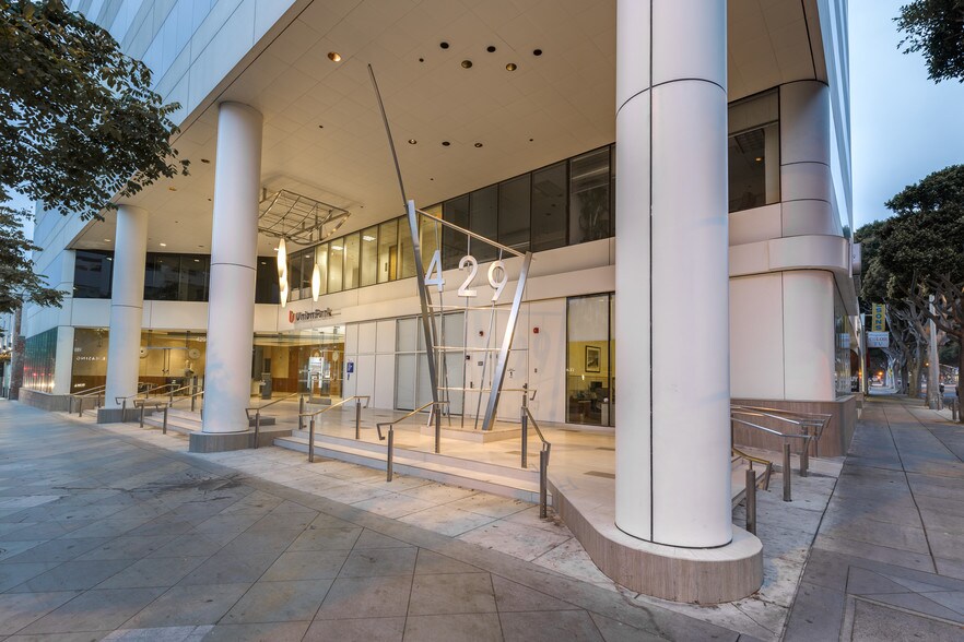 429 Santa Monica Blvd, Santa Monica, CA à louer - Photo du bâtiment - Image 3 de 6