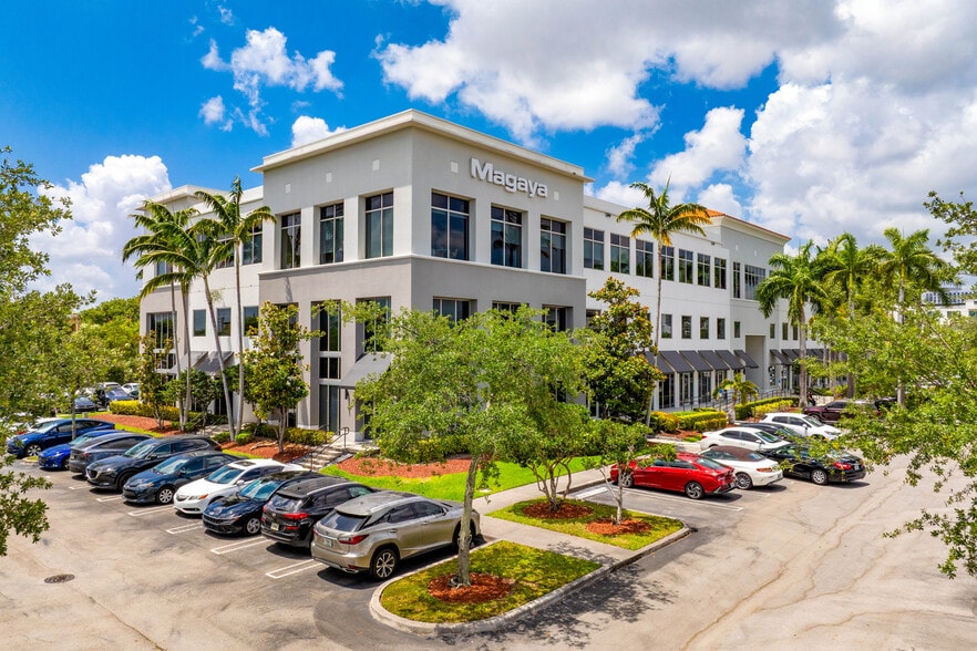 7950 NW 53rd St 41 Condo Portfolio portfolio of 41 properties for sale on LoopNet.ca - Building Photo - Image 3 of 11