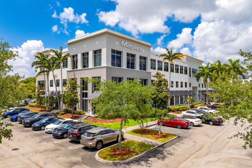 7950 NW 53rd St 41 Condo Portfolio portefeuille de 41 propriétés à vendre sur LoopNet.ca - Photo du bâtiment - Image 3 de 11