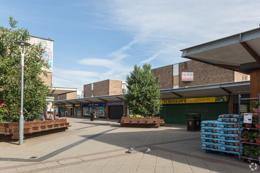 The Precinct, Blaydon On Tyne à louer - Photo principale - Image 1 de 3