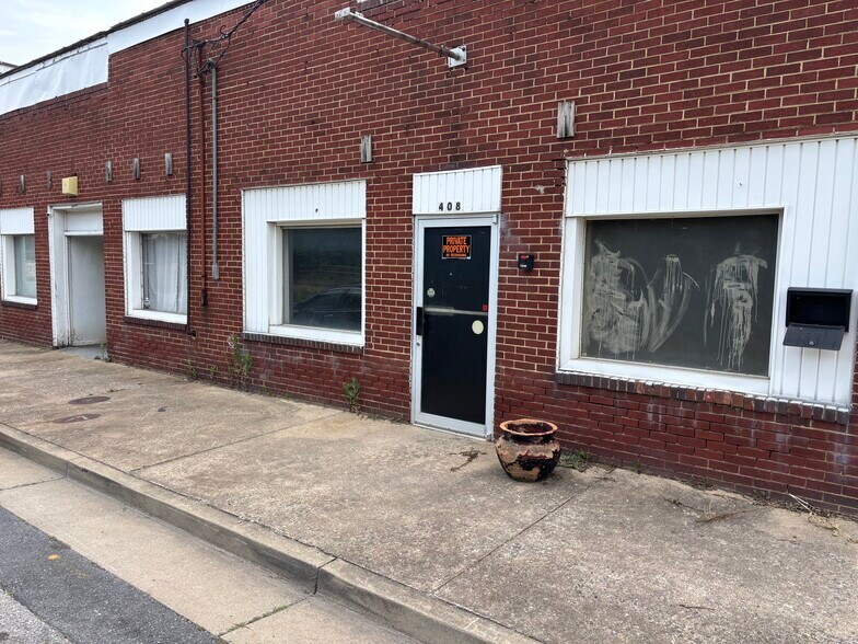 408 N Commerce Ave, Waynesboro, VA à vendre - Photo du bâtiment - Image 3 de 7