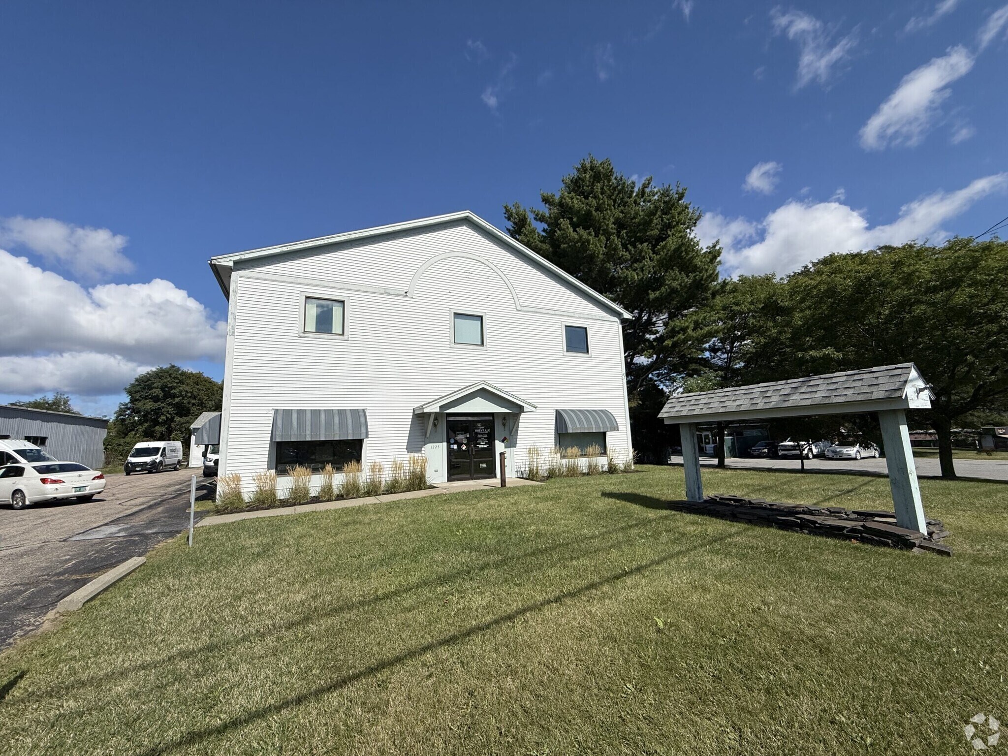 1225 Airport Pky, South Burlington, VT for lease Primary Photo- Image 1 of 2