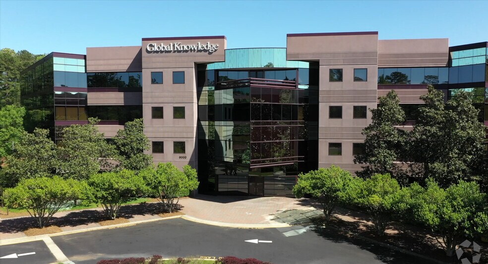 11000 Regency Pky, Cary, NC à louer - Vidéo aérienne - Image 2 de 42