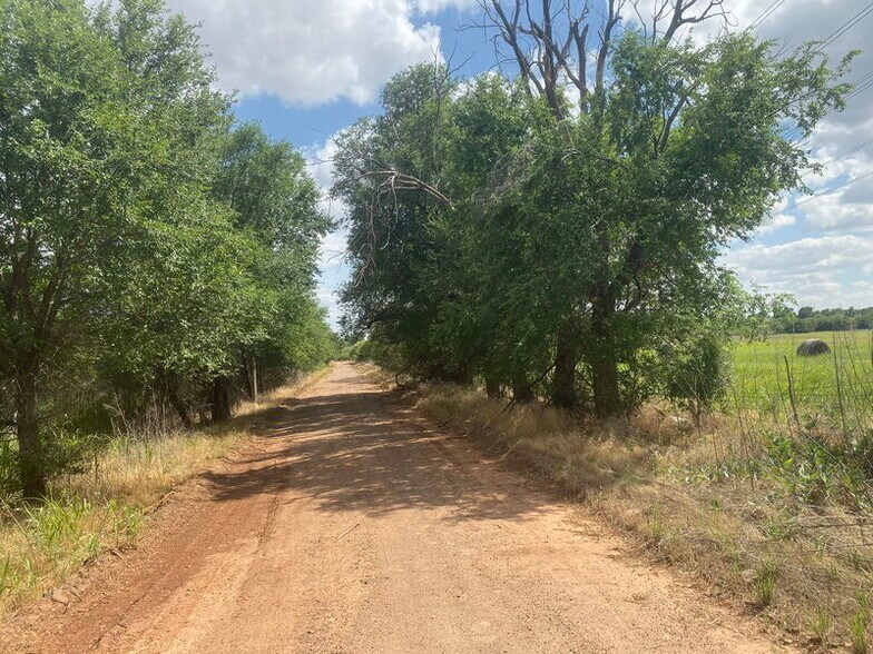 Hwy 287 E & CR 15, Childress, TX à vendre - Photo du bâtiment - Image 2 de 8