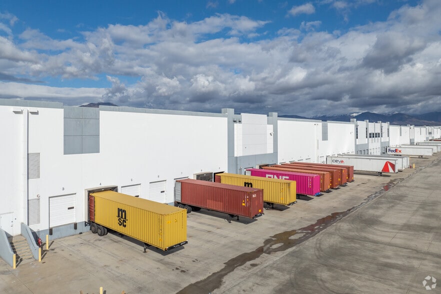 9889 Almond Ave, Redlands, CA for lease - Building Photo - Image 3 of 13