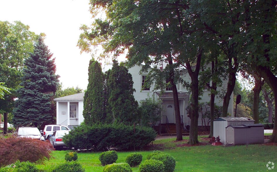 36 Miller Stile Rd, Quincy, MA à louer - Photo du bâtiment - Image 2 de 11