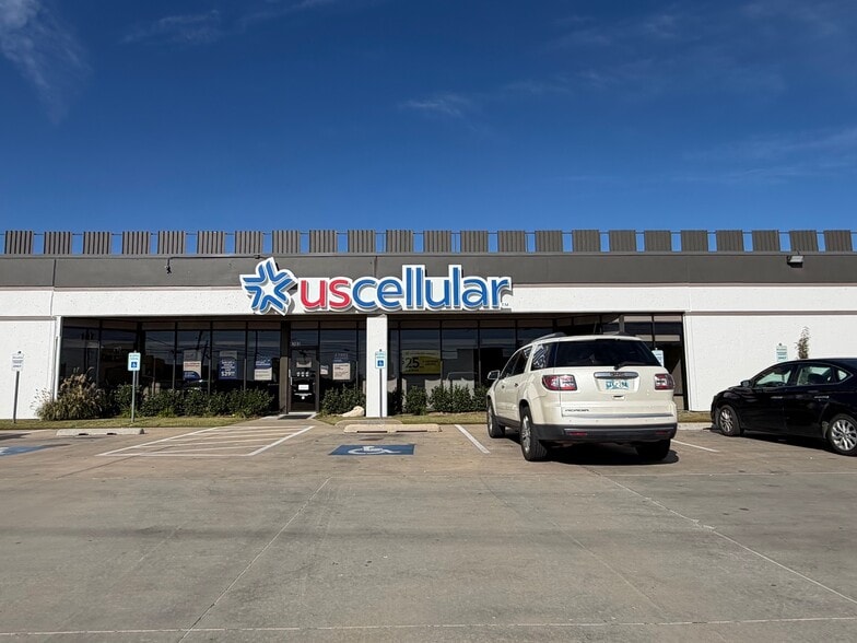 6701-6715 E 41st St, Tulsa, OK for lease - Building Photo - Image 2 of 7