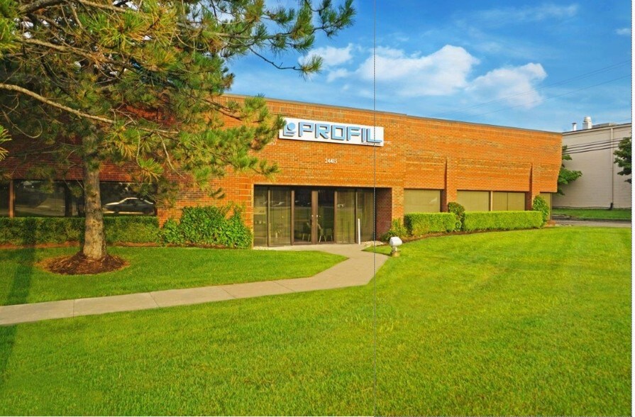 24401-24415 Halsted Rd, Farmington Hills, MI à louer - Photo du bâtiment - Image 2 de 20