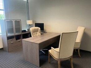 375 Northridge Rd, Atlanta, GA for lease Interior Photo- Image 2 of 7