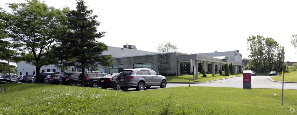 3535 Boul Pitfield, Montréal, QC à vendre - Photo principale - Image 1 de 1