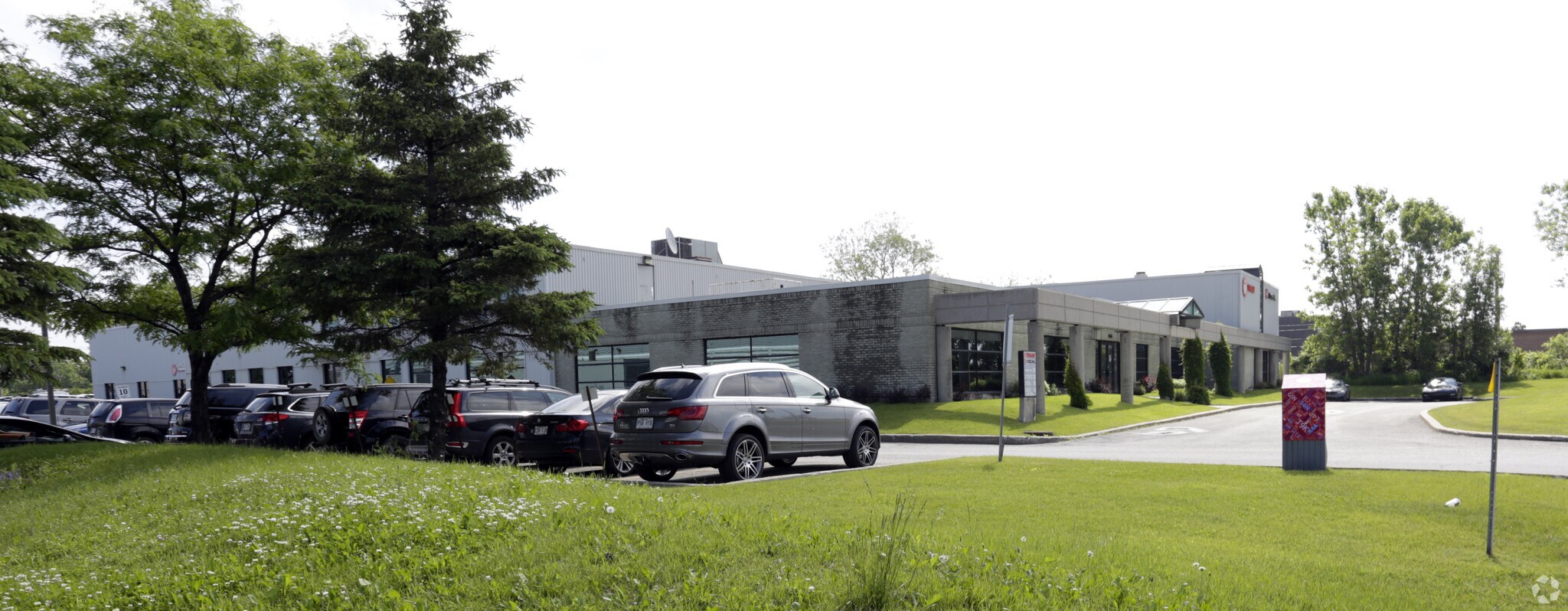 3535 Boul Pitfield, Montréal, QC for sale Primary Photo- Image 1 of 1