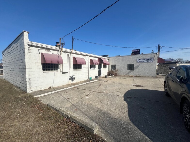 22643 S Chrysler Dr, Hazel Park, MI à louer - Photo du bâtiment - Image 2 de 7