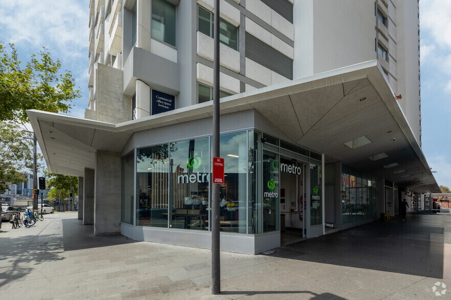1 Lawson Sq, Redfern à louer - Photo du bâtiment - Image 2 de 5