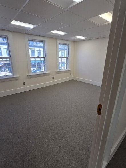 27 Main St, Concord, MA for lease - Interior Photo - Image 2 of 8